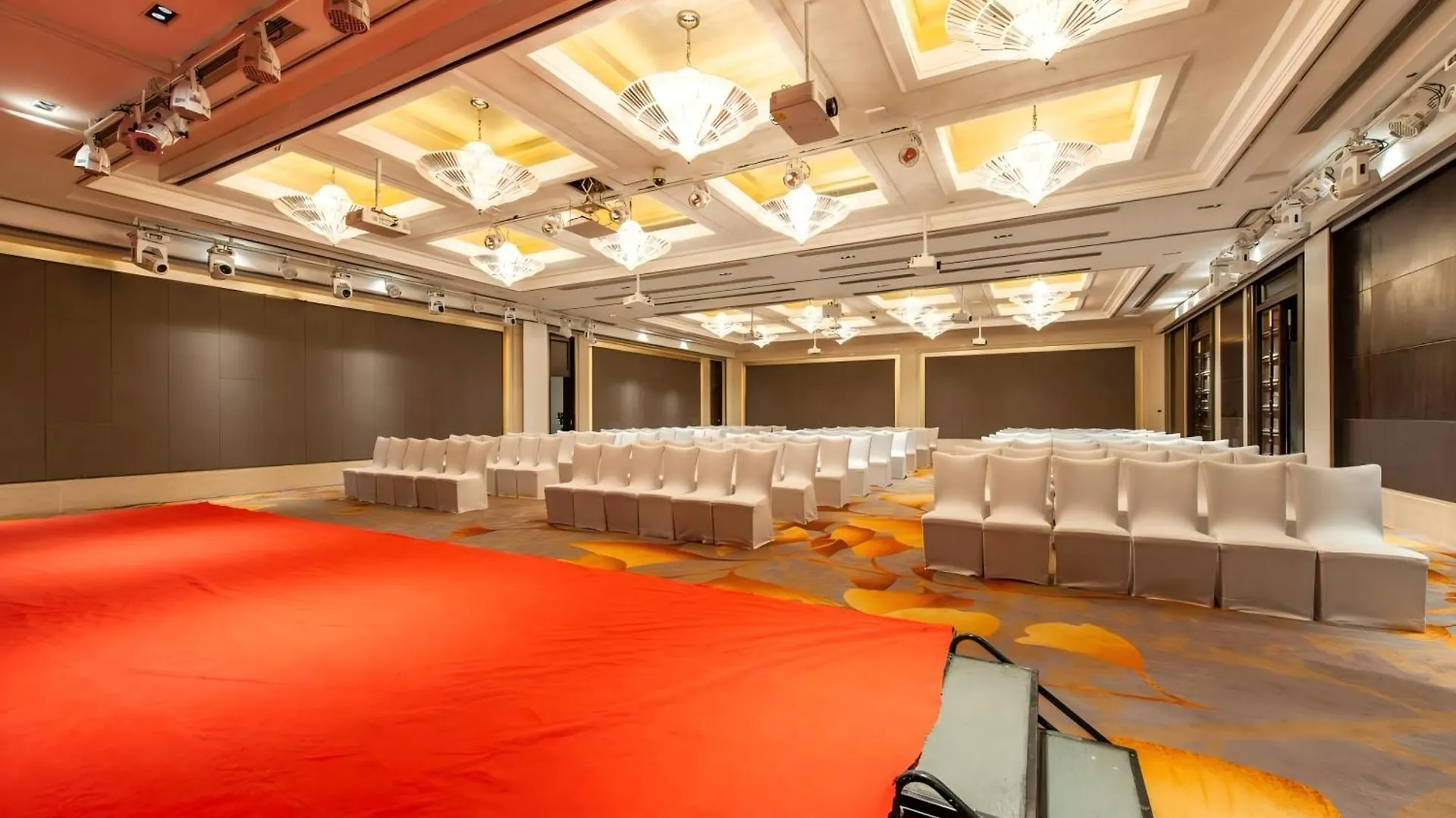 Shanghai Baixia Pagoda Hotel