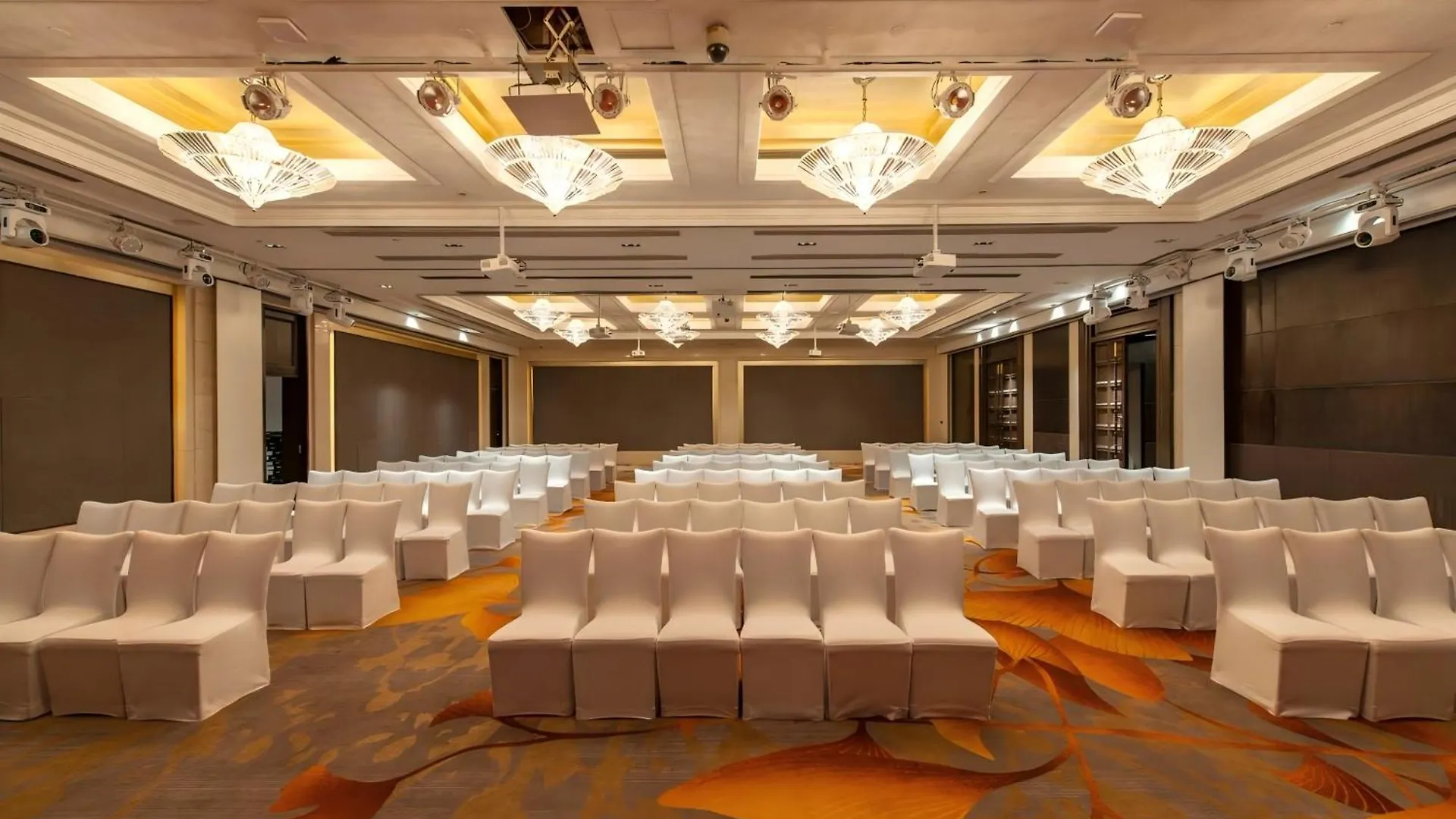 Shanghai Baixia Pagoda Hotel