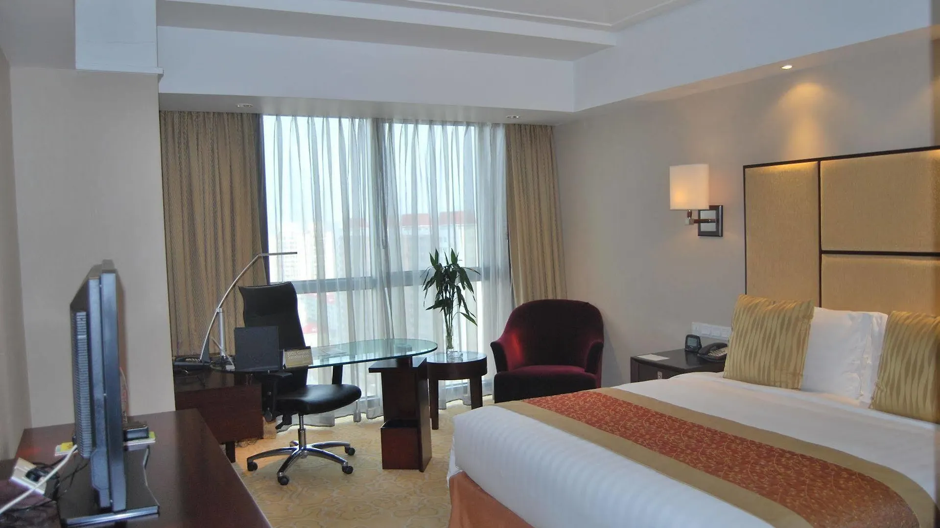 Shanghai Baixia Pagoda Hotel 5*,